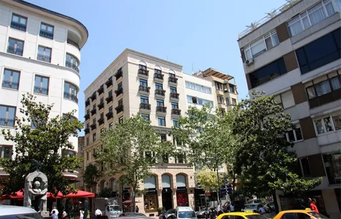 louis-vuitton-orjin-building-istanbul-feature-1.jpg